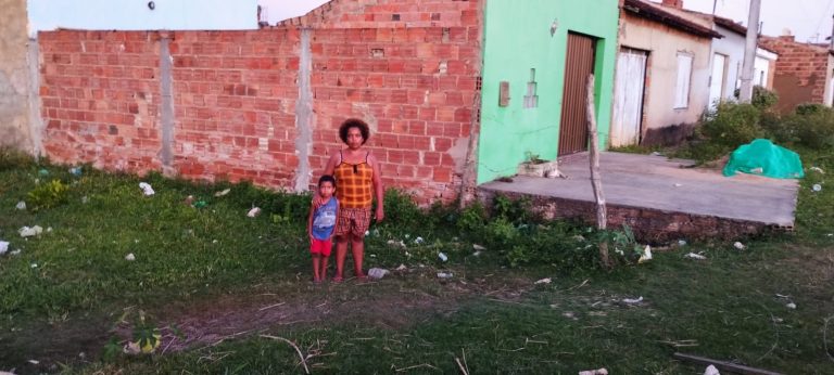 Mãe solteira pede ajuda para realizar o sonho da casa própria em Lagarto