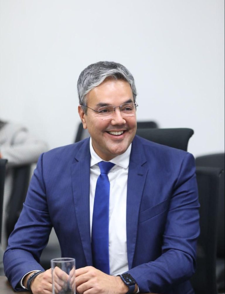 Sérgio Reis anuncia empenho de recursos para pavimentação em Lagarto