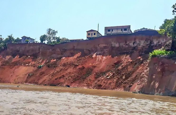 Beruri (AM) 01/10/2023 – Desabamento de barranco na comunidade do Arumã, próxima a Beruri, interior do Amazonas 
Foto:Prefeitura de Beruri/Divulgação