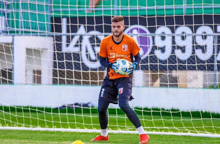Goleiro Bruno Neri em treino do Lagarto — Foto: Macgiver Siqueira/Lagarto FC