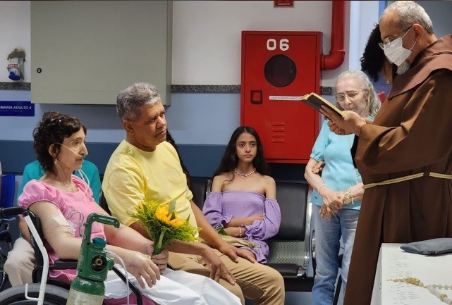 Vídeo: Paciente de 50 anos realiza sonho e se casa no Hospital Universitário