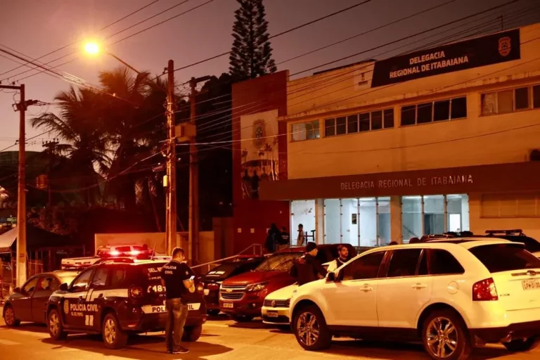 Um homem morre e três são presos em operação contra grupo especializado em roubo