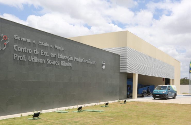 slide_7161a42844f254de4481529ed9a7dd89