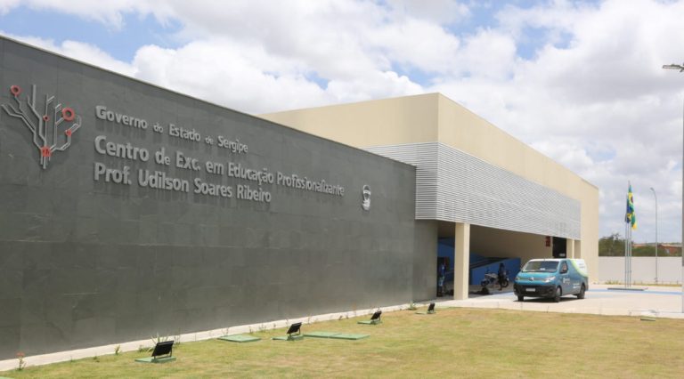 Inaugurado o Centro de Educação Profissionalizante de Simão Dias