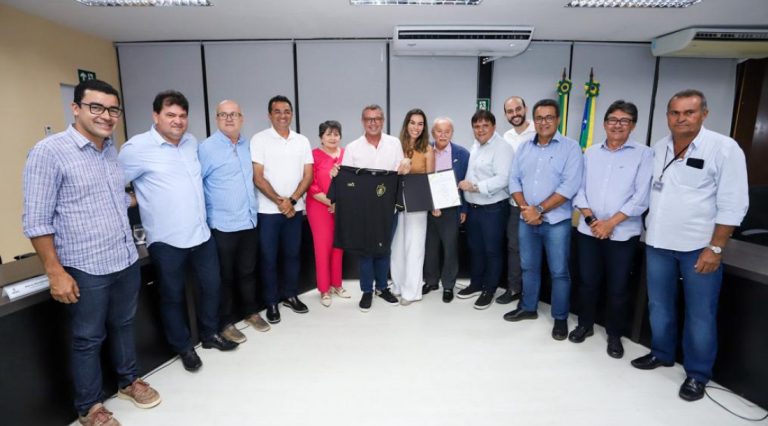 Governador assina ordem de serviço para reforma do Mendonção