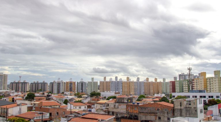 Meteorologia prevê semana com céu nublado e elevação de temperaturas