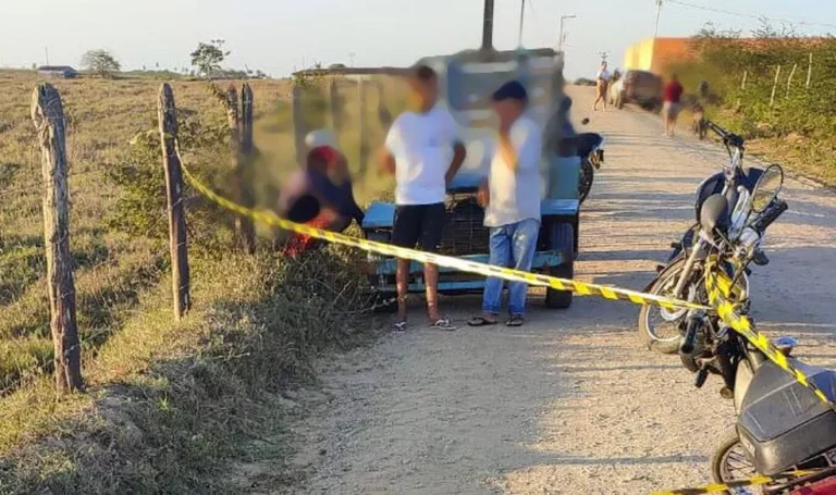 Homem morre após perder controle da motocicleta e bater em cerca