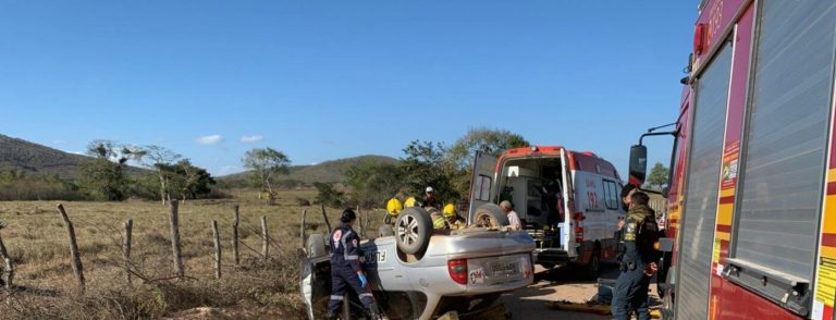 Lagarto: Carro capota e uma pessoa morre após ser arremessada