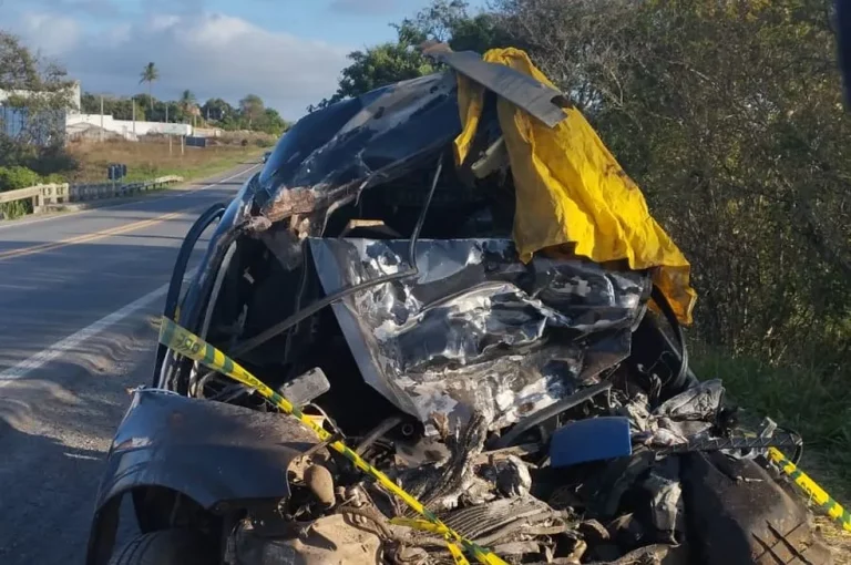 Colisão entre carro e caminhão boiadeiro deixa motorista morto em Itabaiana