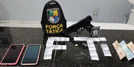 Casal é preso com drogas e simulacro de arma de fogo em bar de Lagarto