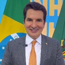 Gustinho Ribeiro anuncia centenas de casas populares em Lagarto
