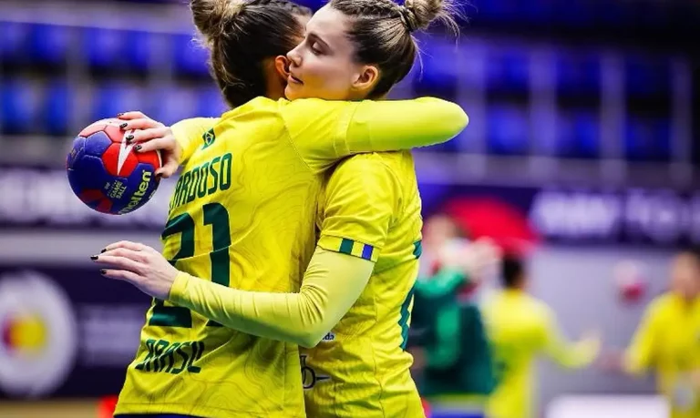 Brasil bate Ucrânia com folga na estreia do Mundial Feminino