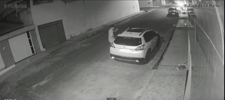 Homem furta objetos de carro no centro de Lagarto