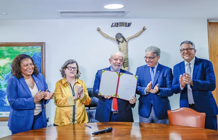 Presidente Lula assina PL que reconhece o forró como manifestação da cultura nacional. Foto: Ricardo Stuckert/ PR