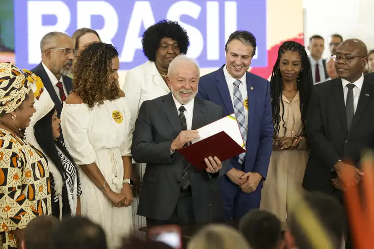 Lei de Cotas inclui quilombolas e reduz teto de renda
