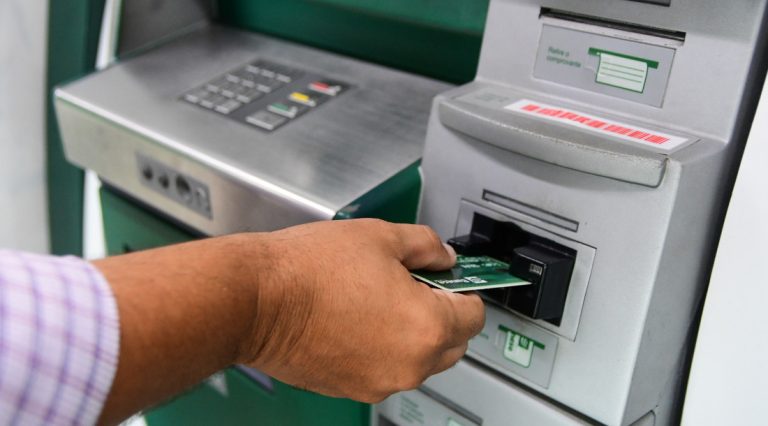 Governo de SE inicia pagamento da 2ª parcela do 13º e da folha de novembro