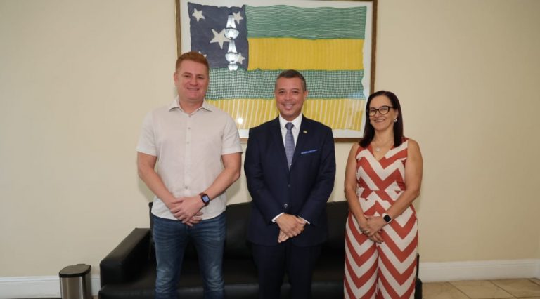 Governador revoga valores de autoescola e anuncia isenção do IPVA para motos