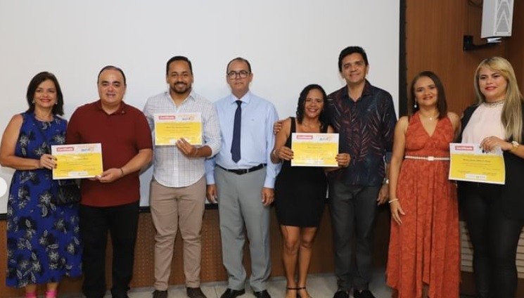 Simão Dias realiza premiação em homenagem aos professores