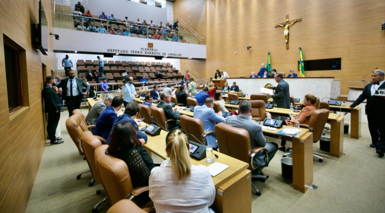 Deputados estaduais aprovam orçamento para 2024