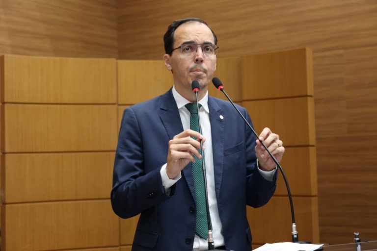 Deputados pressionam governo de SE para realização de concurso público