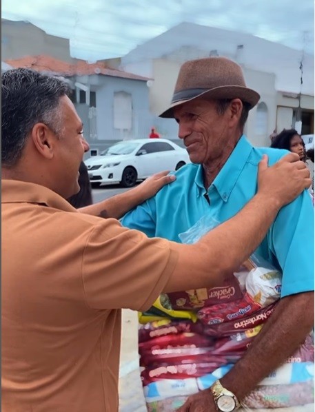 Ibrain de Valmir viabiliza cestas básicas para famílias lagartenses