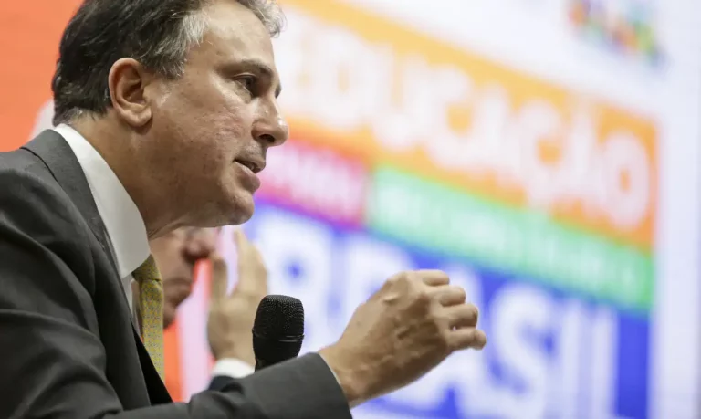 MEC estuda fim dos cursos de licenciatura 100% EaD