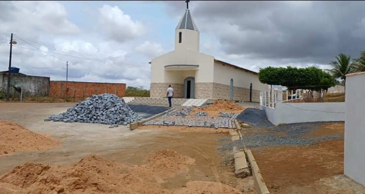 Prefeitura de Simão Dias leva pavimentação ao povoado Pirajá