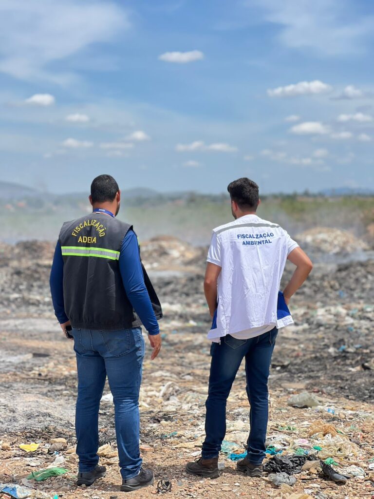 Adema fiscaliza incêndio ocorrido no lixão de Lagarto