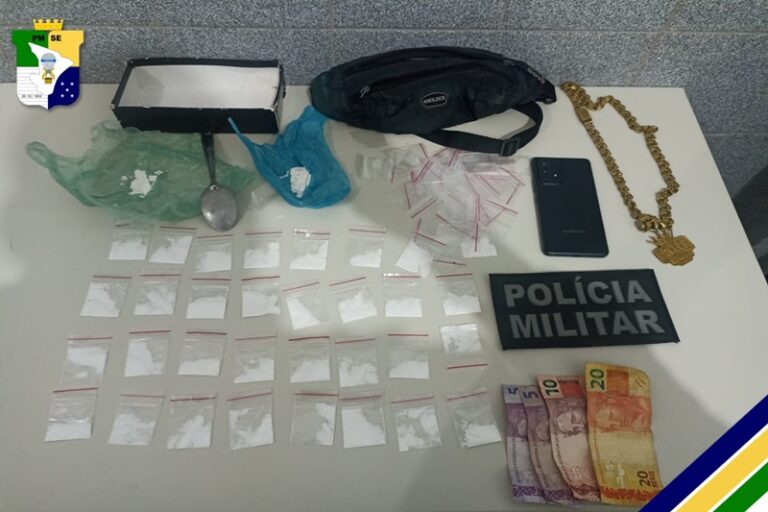 Dupla é detida com dezenas de saquinhos contendo cocaína em Lagarto
