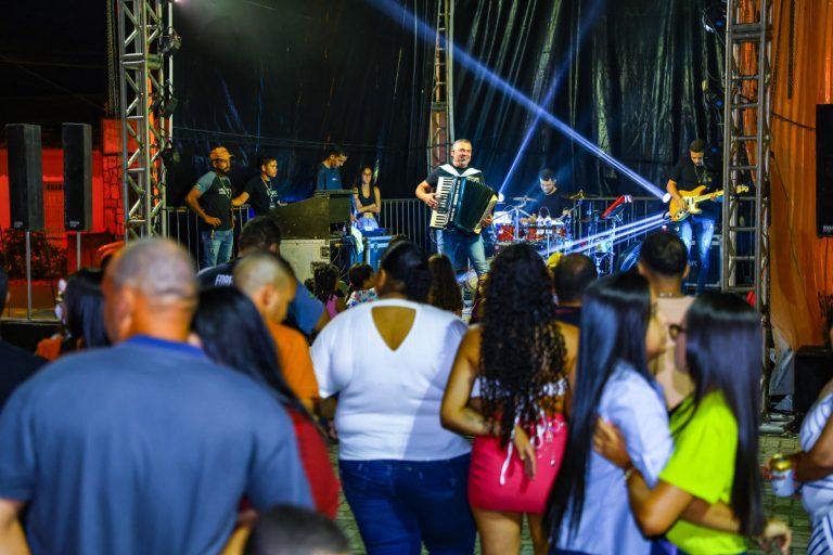 Prefeitura realiza Natal nos Povoados Olhos D’água e Açuzinho