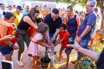 Prefeitura entrega novo poço de água no Povoado Piçarreira