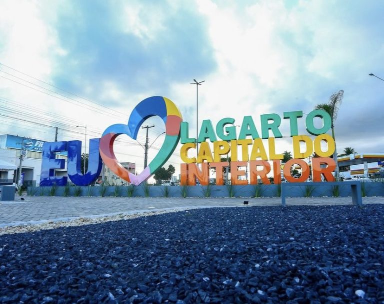 Prefeitura realiza entrega de rotatória na entrada de Lagarto
