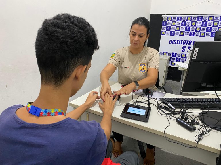 Abril Azul: Autistas têm atendimento exclusivo no posto de Identificação de Sergipe