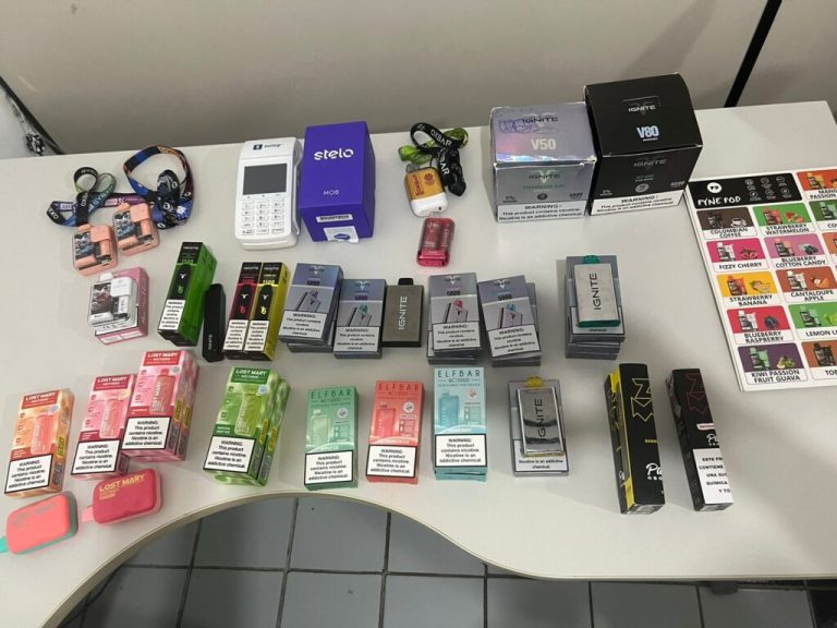Polícia apreende cigarros eletrônicos que eram vendidos a adolescentes