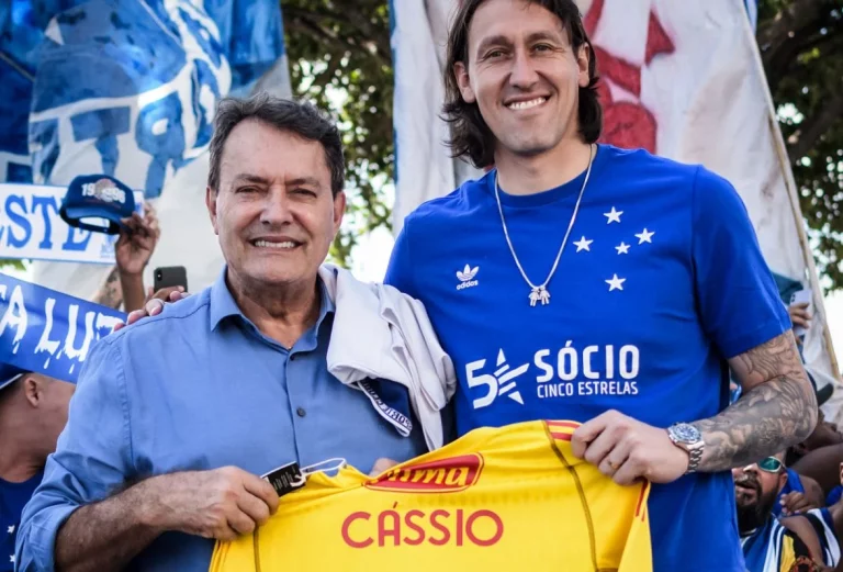 Cruzeiro anuncia contratação de Cássio