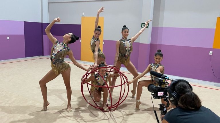 Estilista da seleção brasileira de ginástica rítmica dá spoiler de figurinos em Paris 2024