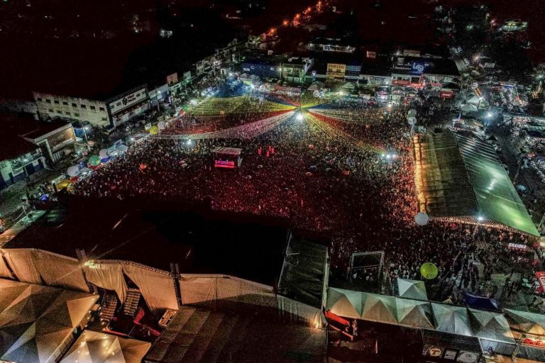 Justiça ordena retratação de jornalista por informação falsa sobre o Palco do Festival da Mandioca