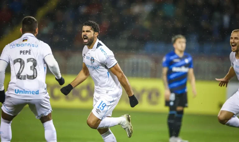 Com gol de Diego Costa Grêmio se garante nas oitavas da Libertadores