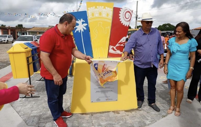 Prefeitura de Simão Dias realiza entrega de revitalização de praça e escola no povoado Barnabé