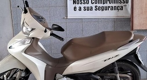 Polícia Militar recupera motocicleta roubada em Lagarto