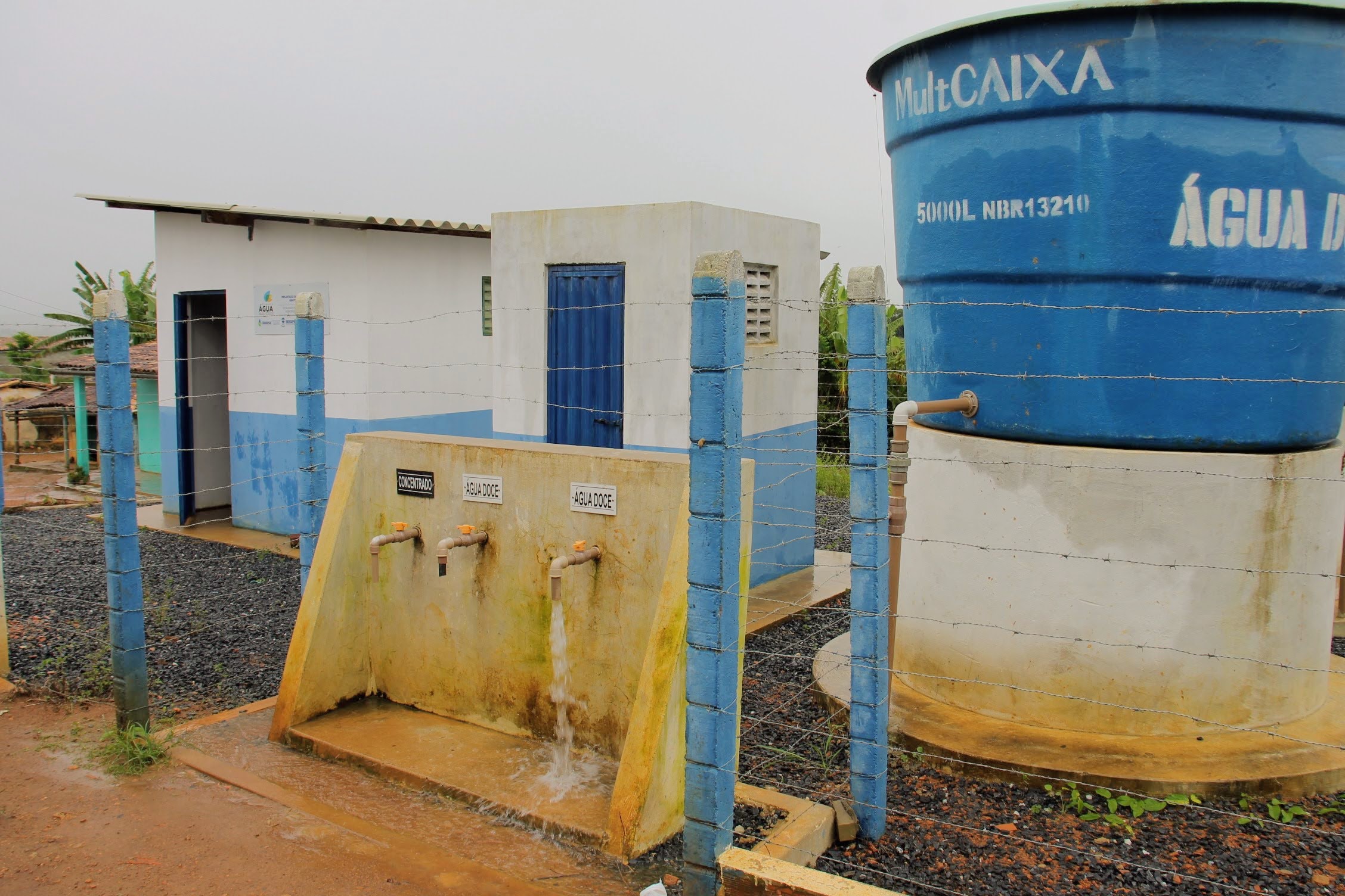 População do Lagoa da Canafístula e comunidades vizinhas pegam água para consumo humano no sistema do 'Água para Todos' // Foto: Fernando Augusto