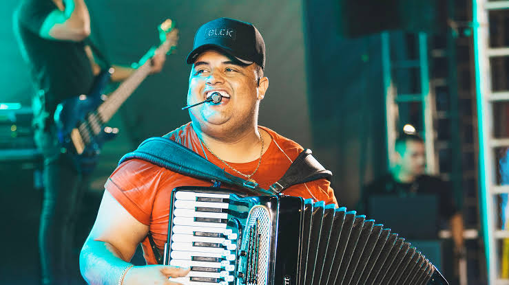 Tarcísio do Acordeon substitui Felipe Amorim no Festival da Mandioca