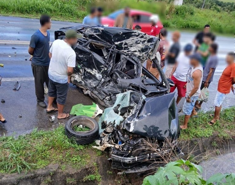 Motorista morre após batida entre carro e carreta&nbsp;