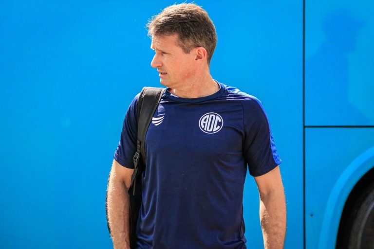 Confiança anuncia saída do técnico Gerson Gusmão em “comum acordo”