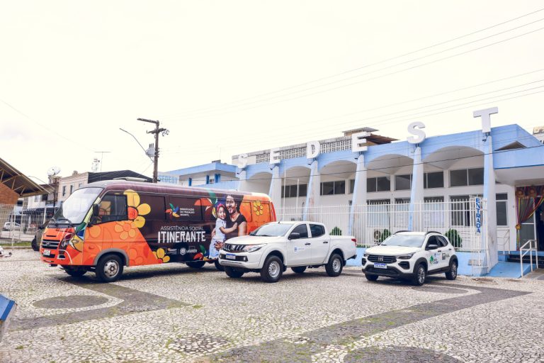 Prefeitura realiza entrega de novos veículos para SEDEST e SEMOP