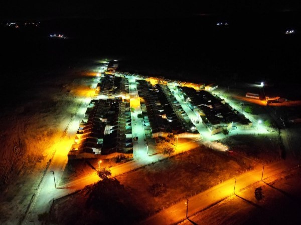 Hilda assina ordem de serviço para instalação de mais 1000 lâmpadas de LED em Lagarto