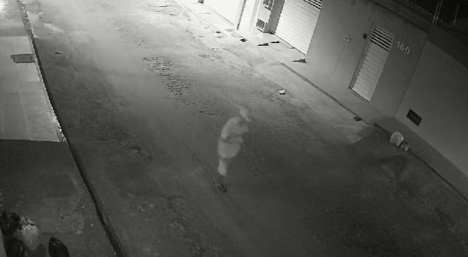 Câmera registra momento em que homem furta bicicleta em Lagarto