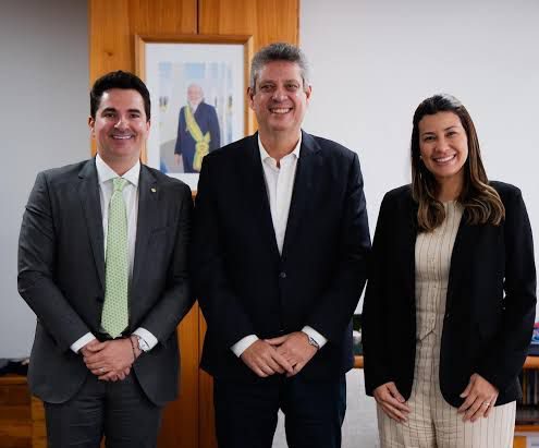 Ao lado da prefeita Hilda Ribeiro e do deputado Gustinho Ribeiro, ministro Márcio Macedo anuncia investimentos federais em Lagarto