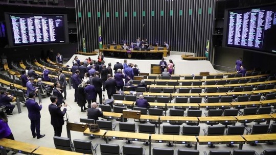 Metade dos deputados federais de SE estão afastados das funções