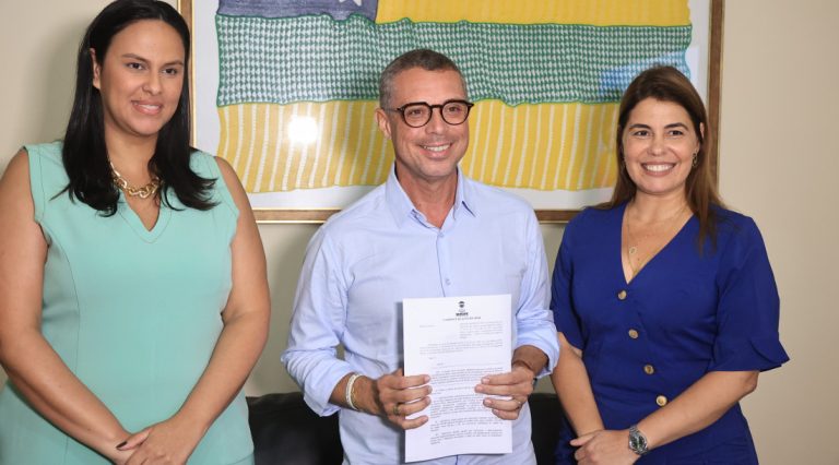 Governador assina PL que amplia isenção de IPVA para pessoas com síndrome de Down e autistas